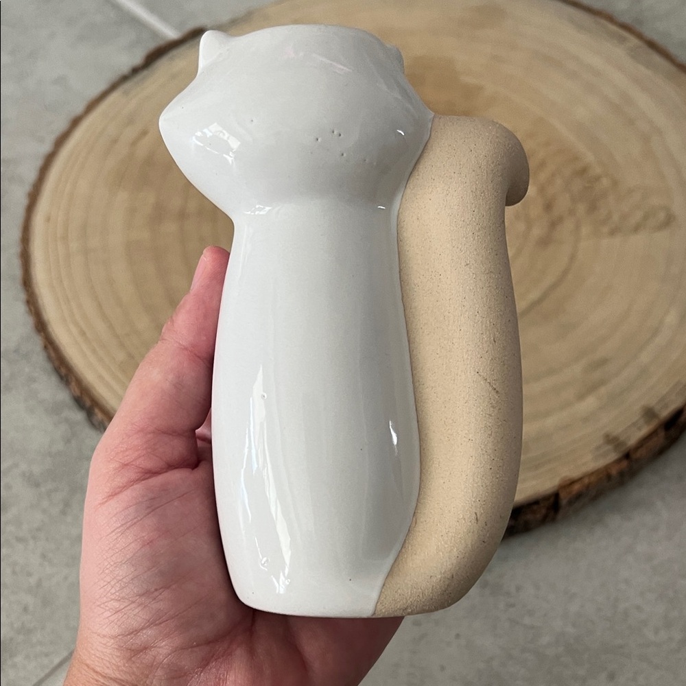 • Charming Tan and White Fox Figurine • - Picture 4 of 5